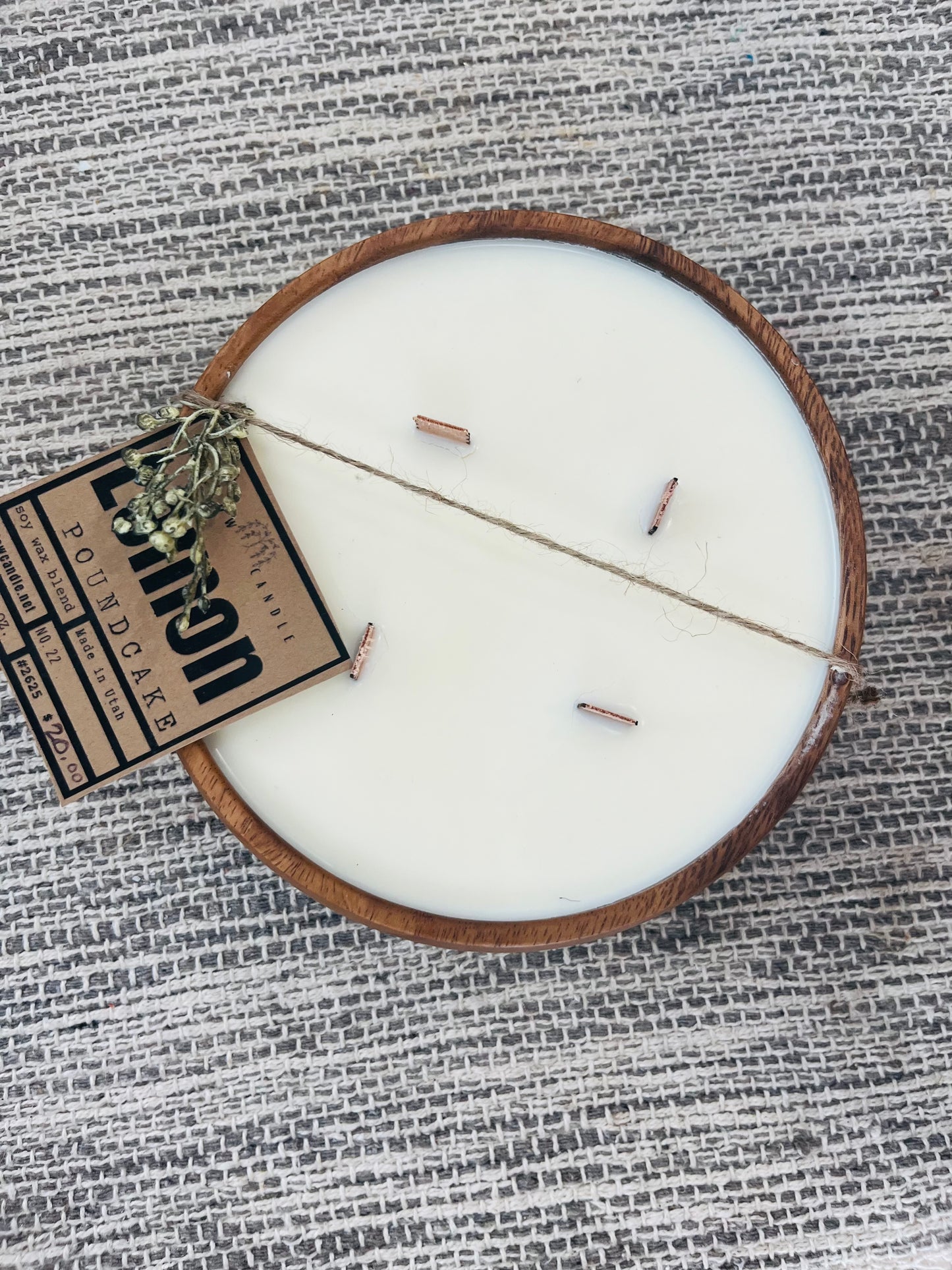 4 wick wood bowl, Lemon Poundcake. Soy wax